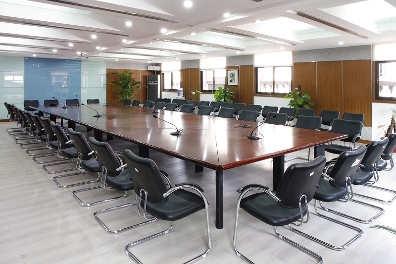 山东办公家具：如何选择一款好的会议桌